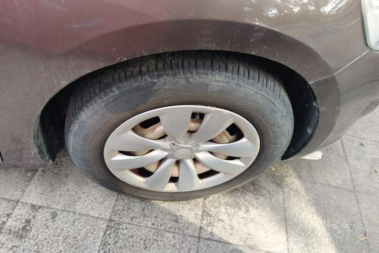 Used Citroen Elysee 2015 Zhishang Edition 1.6L Manual Fashion Model Right Front Wheel Hub