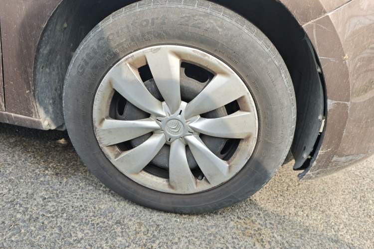 Used Citroen Elysee 2015 Qishang Edition 1.6L Automatic Fashion Model Right Front Wheel Hub