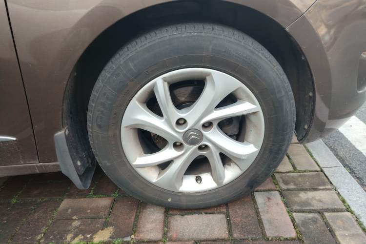 Used Citroen Elysee 2015 ZhiShang Edition 1.6L Automatic Comfort Version Right Front Wheel Hub