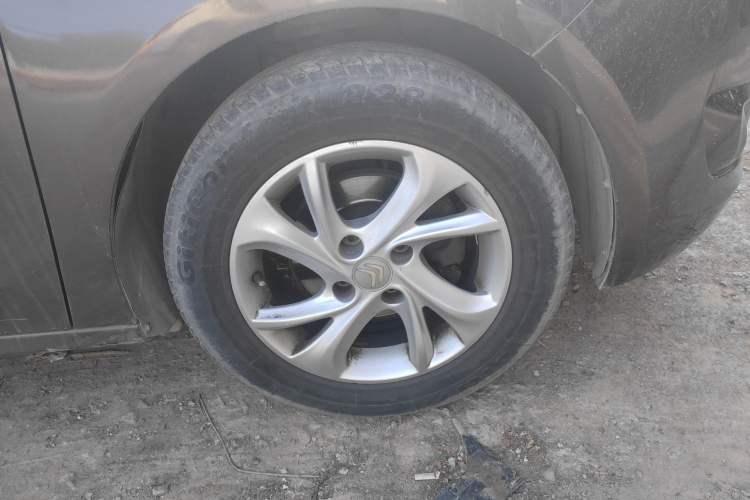 Used Citroen Elysee 2015 Zhishang Edition 1.6L Manual Fashion Model Right Front Wheel Hub