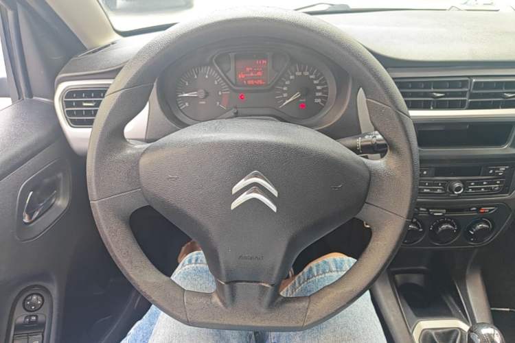 Used Citroen Elysee 2015 Zhishang Edition 1.6L Manual Fashion Model Steering Wheel
