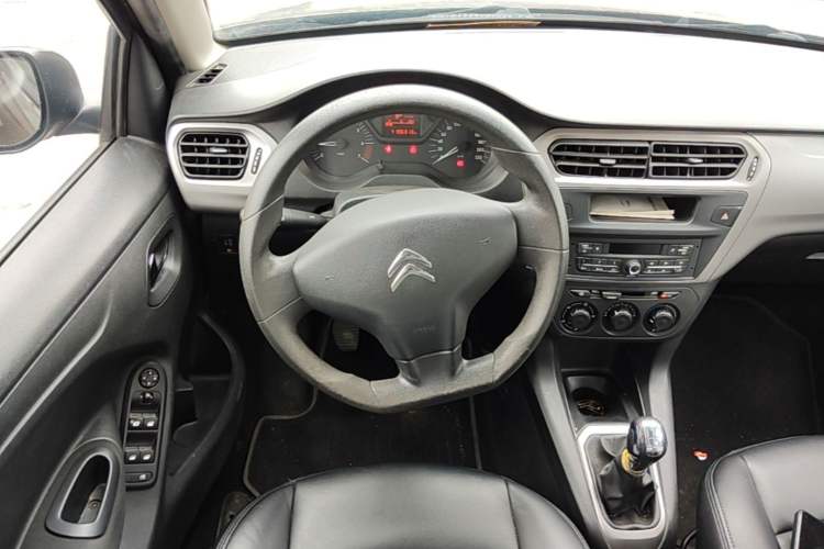 Used Citroen Elysee 2015 Zhishang Edition 1.6L Manual Fashion Model Steering Wheel