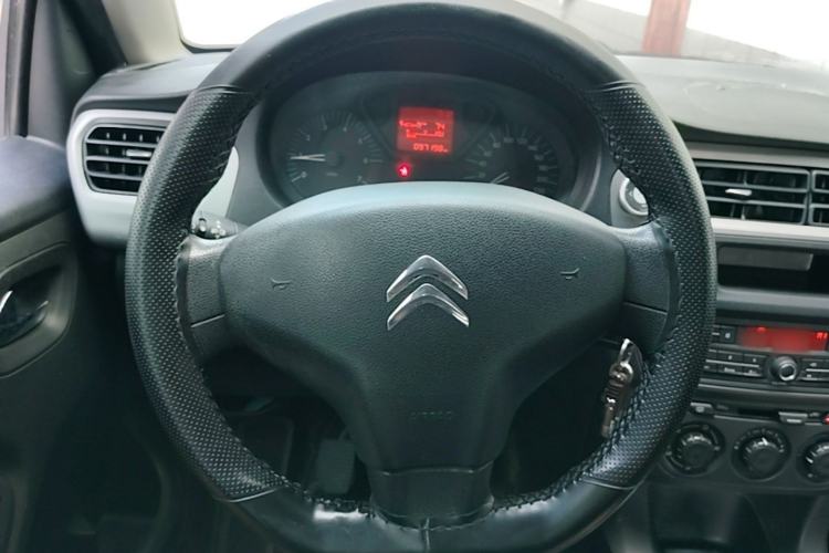 Used Citroen Elysee 2015 Zhishang Edition 1.6L Manual Fashion Model Steering Wheel