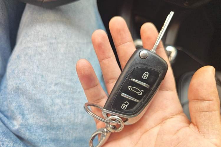 Used Citroen Elysee 2015 Zhishang Edition 1.6L Manual Fashion Model Vehicle Key