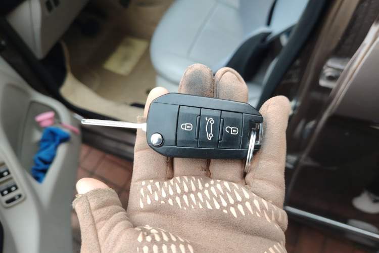 Used Citroen Elysee 2015 ZhiShang Edition 1.6L Automatic Comfort Version Vehicle Key