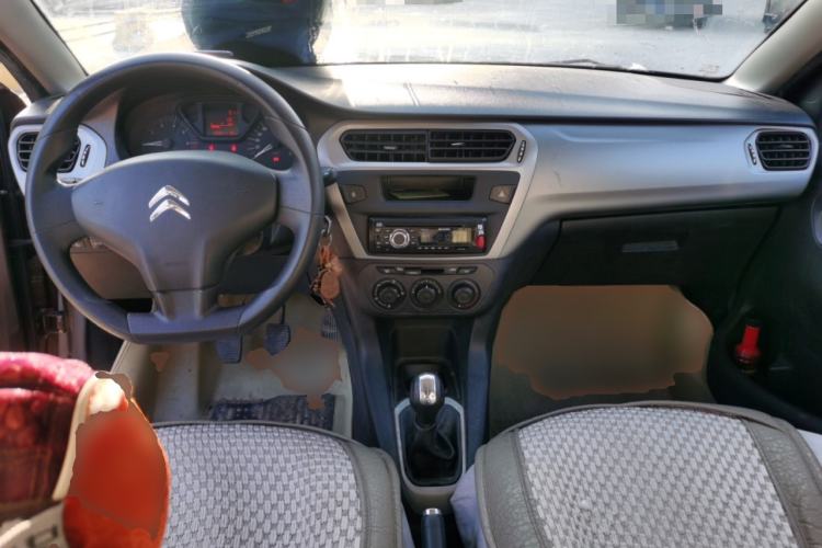 Used Citroen Elysee 2015 Zhishang Edition 1.6L Manual Fashion Model Center Console
