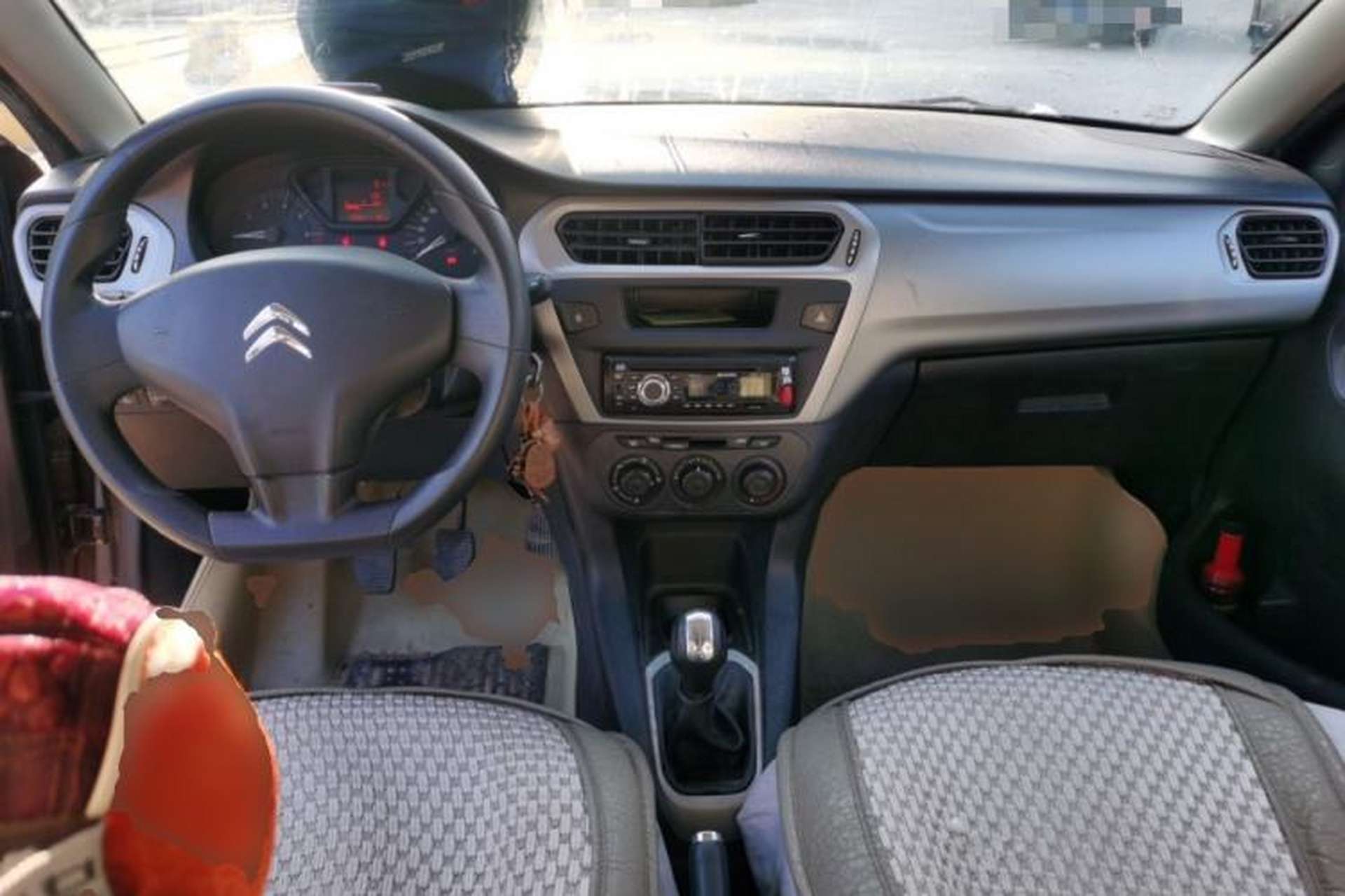 Used Citroen Elysee 2015 Zhishang Edition 1.6L Manual Fashion Model Center Console
