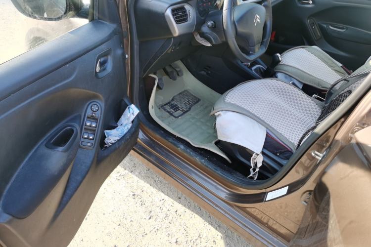 Used Citroen Elysee 2015 Zhishang Edition 1.6L Manual Fashion Model Driver Seat