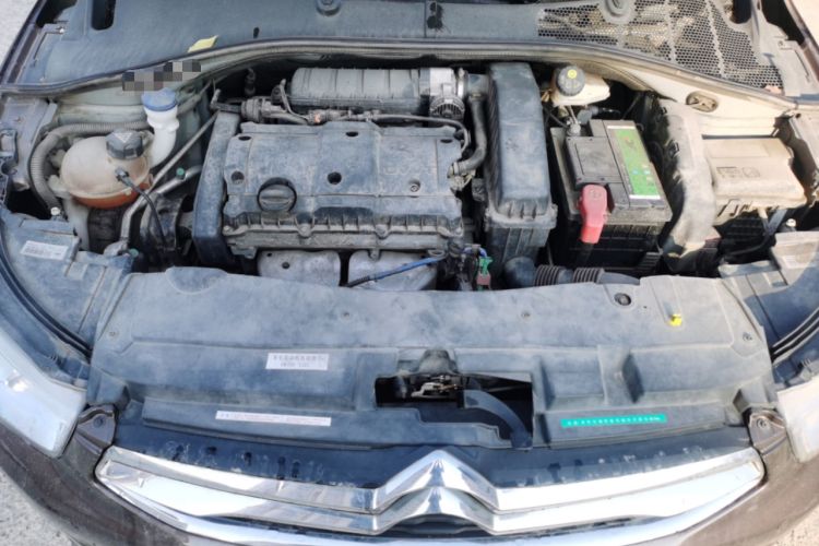 Used Citroen Elysee 2015 Zhishang Edition 1.6L Manual Fashion Model Engine Bay