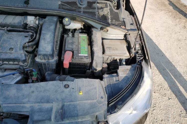 Used Citroen Elysee 2015 Zhishang Edition 1.6L Manual Fashion Model Engine Bay Left