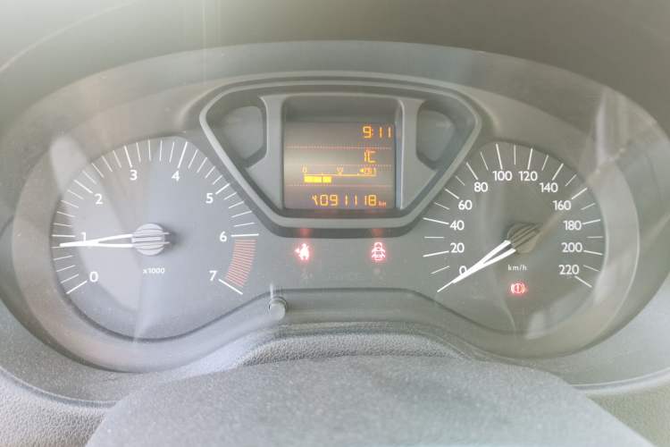 Used Citroen Elysee 2015 Zhishang Edition 1.6L Manual Fashion Model Odometer Close Up