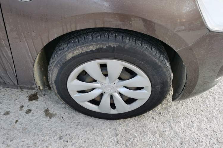 Used Citroen Elysee 2015 Zhishang Edition 1.6L Manual Fashion Model Right Front Wheel Hub