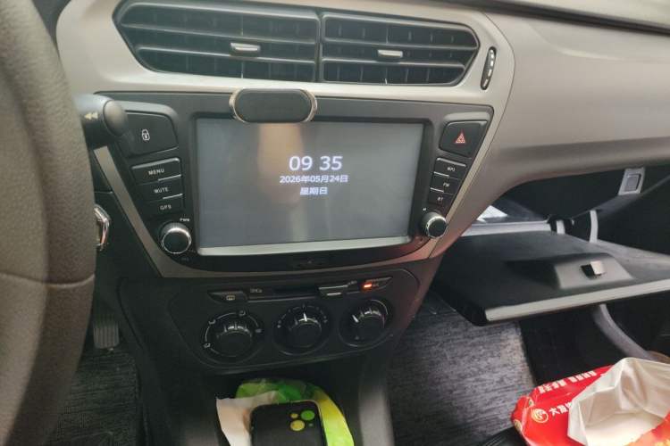 Used Citroen Elysee 2015 Zhishang Edition 1.6L Manual Fashion Model Audio And AC Panel