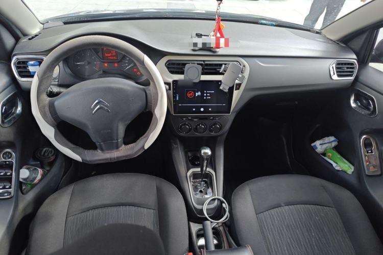 Used Citroen Elysee 2015 Qishang Edition 1.6L Automatic Fashion Model Center Console