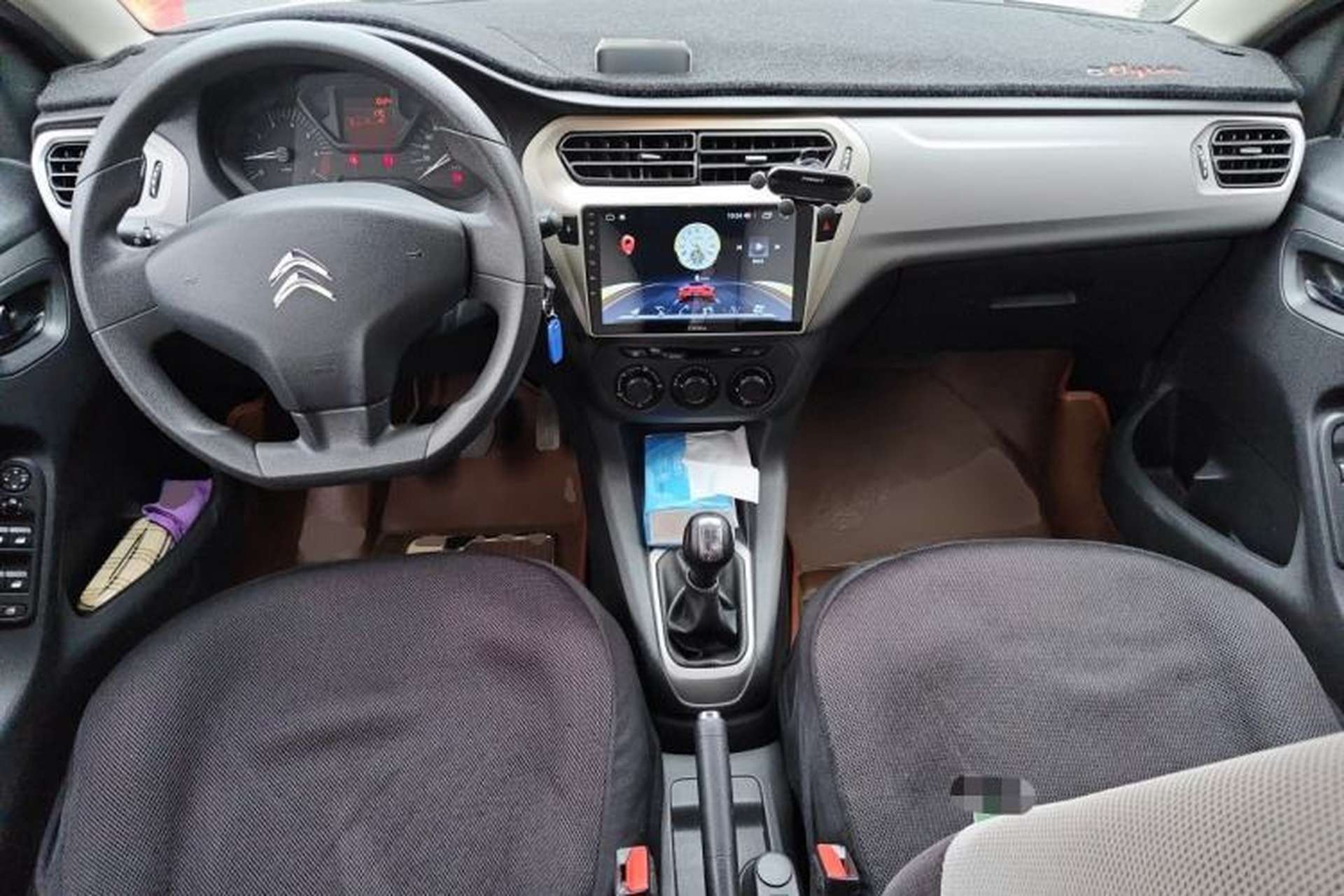 Used Citroen Elysee 2015 Zhishang Edition 1.6L Manual Fashion Model Center Console