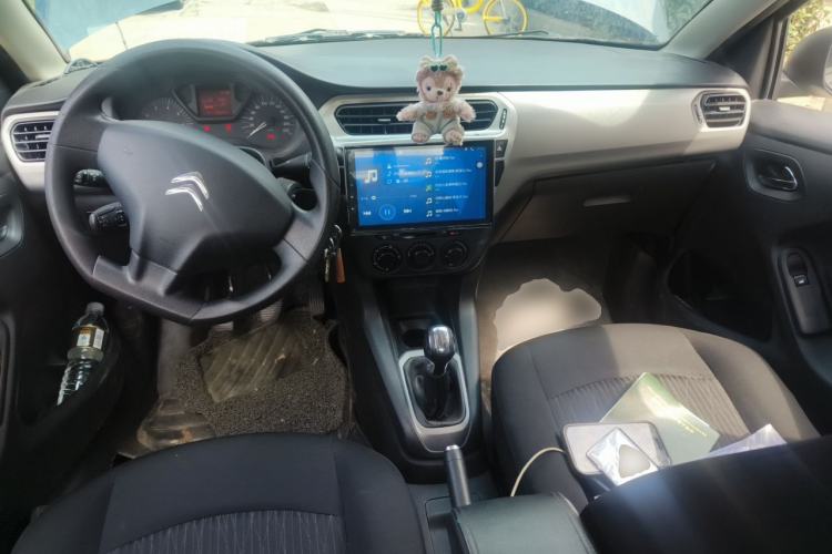 Used Citroen Elysee 2015 Zhishang Edition 1.6L Manual Fashion Model Center Console
