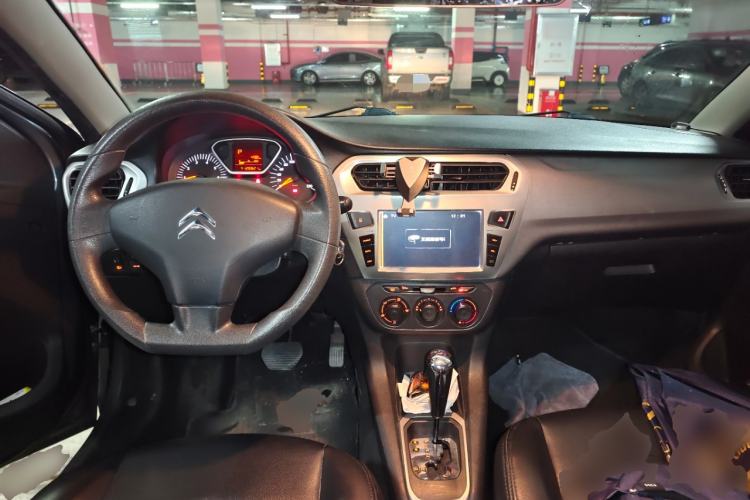 Used Citroen Elysee 2015 ZhiShang Edition 1.6L Automatic Comfort Version Center Console