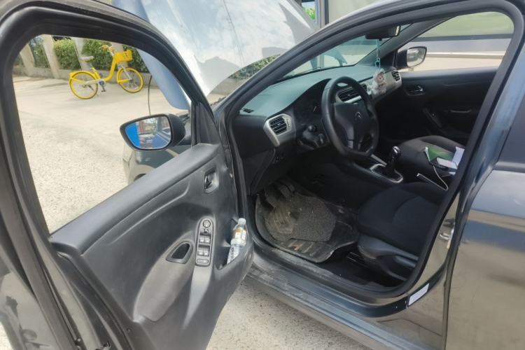 Used Citroen Elysee 2015 Zhishang Edition 1.6L Manual Fashion Model Driver Seat
