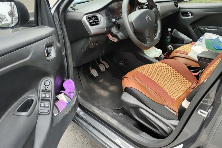 Used Citroen Elysee 2015 Zhishang Edition 1.6L Manual Fashion Model Driver Seat