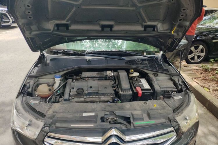 Used Citroen Elysee 2015 Zhishang Edition 1.6L Manual Fashion Model Engine Bay