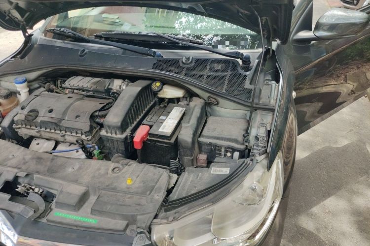 Used Citroen Elysee 2015 Zhishang Edition 1.6L Manual Fashion Model Engine Bay Left