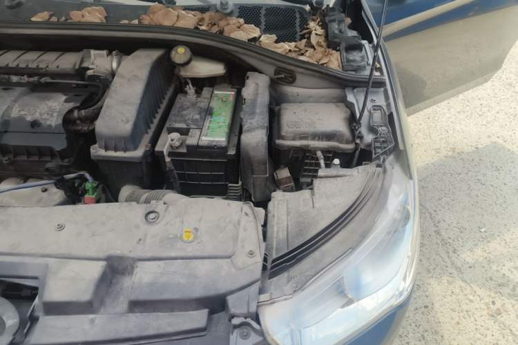 Used Citroen Elysee 2015 Zhishang Edition 1.6L Manual Fashion Model Engine Bay Left