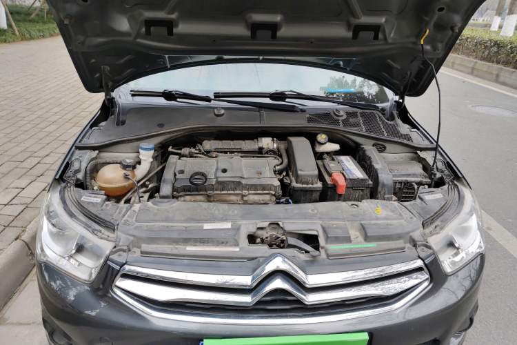 Used Citroen Elysee 2015 Zhishang Edition 1.6L Manual Fashion Model Engine Bay
