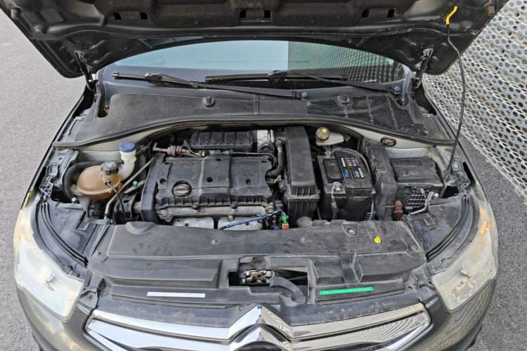 Used Citroen Elysee 2015 Zhishang Edition 1.6L Manual Fashion Model Engine Bay