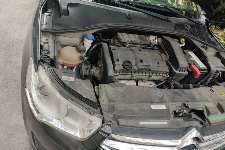 Used Citroen Elysee 2015 Zhishang Edition 1.6L Manual Fashion Model Engine Bay Right