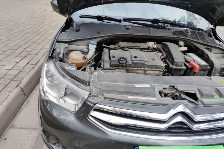 Used Citroen Elysee 2015 Zhishang Edition 1.6L Manual Fashion Model Engine Bay Right