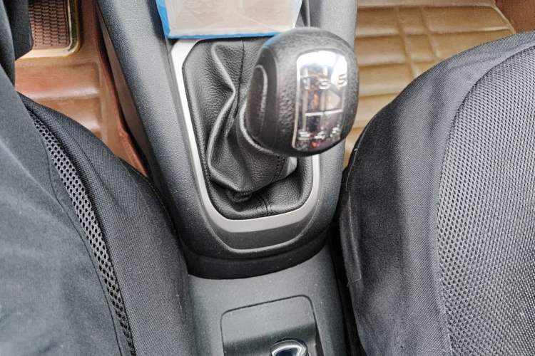 Used Citroen Elysee 2015 Zhishang Edition 1.6L Manual Fashion Model Gear Lever