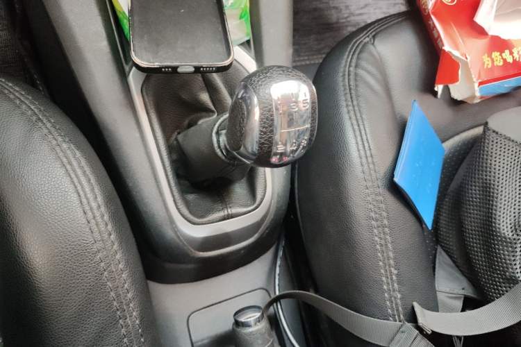 Used Citroen Elysee 2015 Zhishang Edition 1.6L Manual Fashion Model Gear Lever