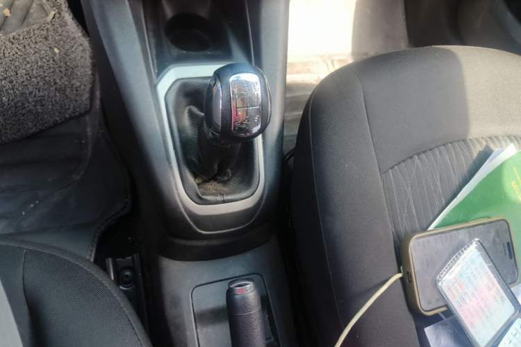 Used Citroen Elysee 2015 Zhishang Edition 1.6L Manual Fashion Model Gear Lever