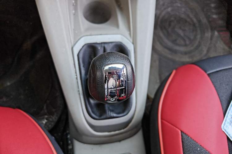 Used Citroen Elysee 2015 Zhishang Edition 1.6L Manual Fashion Model Gear Lever