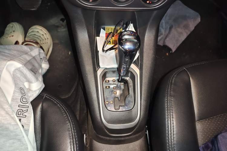 Used Citroen Elysee 2015 ZhiShang Edition 1.6L Automatic Comfort Version Gear Lever