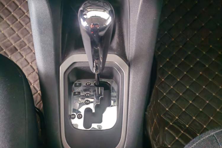 Used Citroen Elysee 2015 Qishang Edition 1.6L Automatic Fashion Model Interior 3
