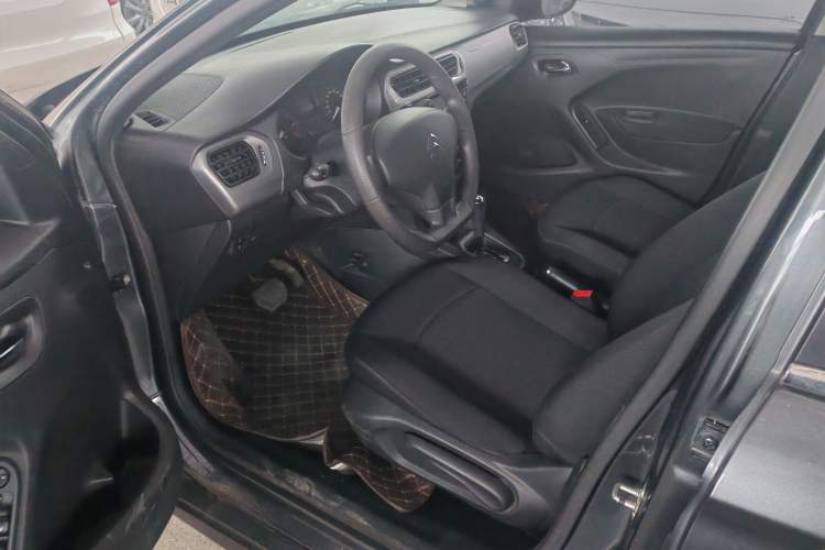 Used Citroen Elysee 2015 Qishang Edition 1.6L Automatic Fashion Model Interior 4