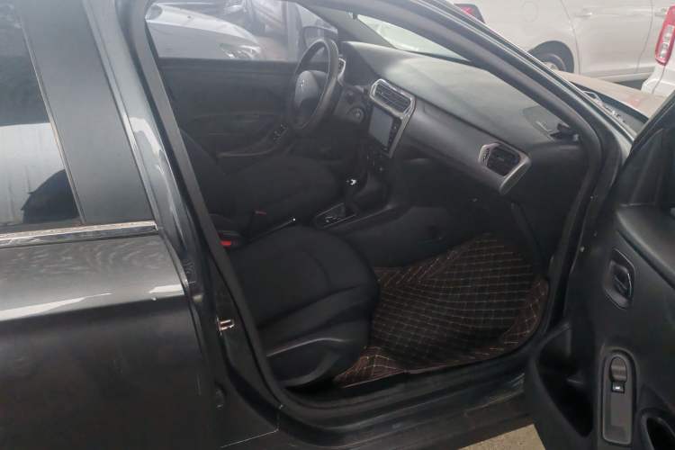 Used Citroen Elysee 2015 Qishang Edition 1.6L Automatic Fashion Model Interior 6