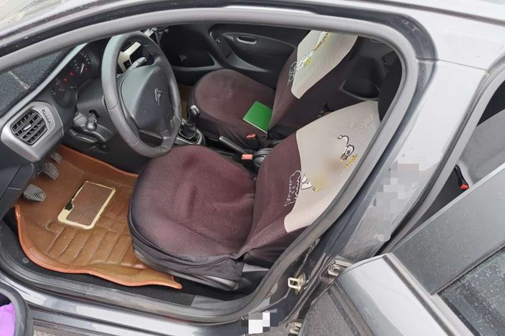 Used Citroen Elysee 2015 Zhishang Edition 1.6L Manual Fashion Model Left Front Seat