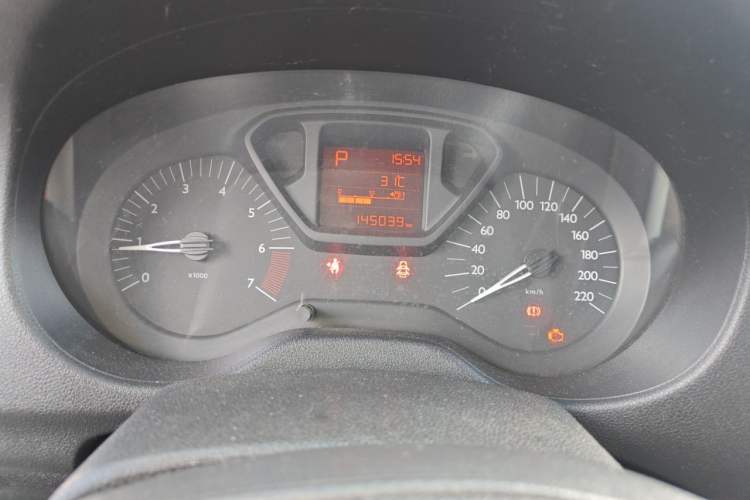 Used Citroen Elysee 2015 Qishang Edition 1.6L Automatic Fashion Model Odometer Close Up