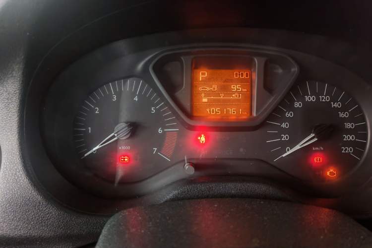 Used Citroen Elysee 2015 Qishang Edition 1.6L Automatic Fashion Model Odometer Close Up