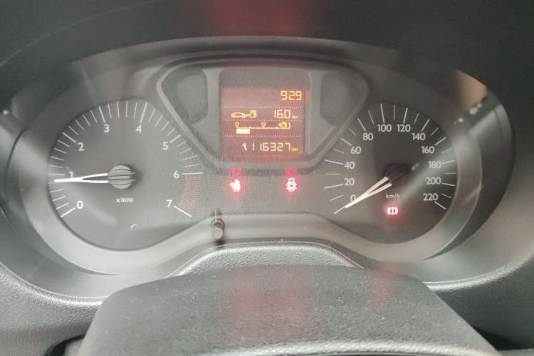 Used Citroen Elysee 2015 Zhishang Edition 1.6L Manual Fashion Model Odometer Close Up