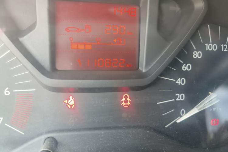 Used Citroen Elysee 2015 Zhishang Edition 1.6L Manual Fashion Model Odometer Close Up