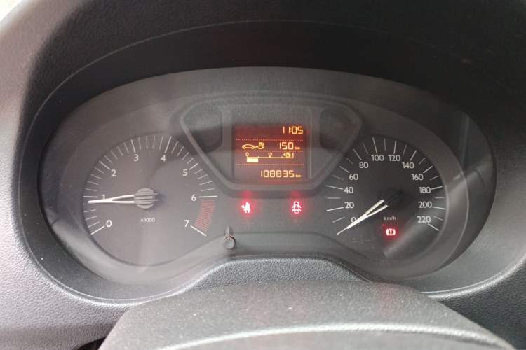 Used Citroen Elysee 2015 Zhishang Edition 1.6L Manual Fashion Model Odometer Close Up