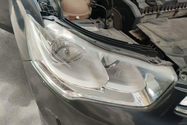 Used Citroen Elysee 2015 Zhishang Edition 1.6L Manual Fashion Model Right Front Headlight