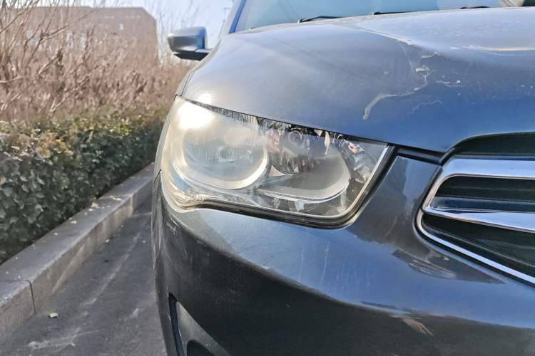 Used Citroen Elysee 2015 Zhishang Edition 1.6L Manual Fashion Model Right Front Headlight
