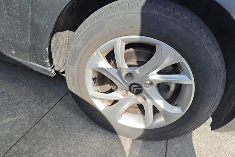 Used Citroen Elysee 2015 Qishang Edition 1.6L Automatic Fashion Model Right Front Wheel Hub
