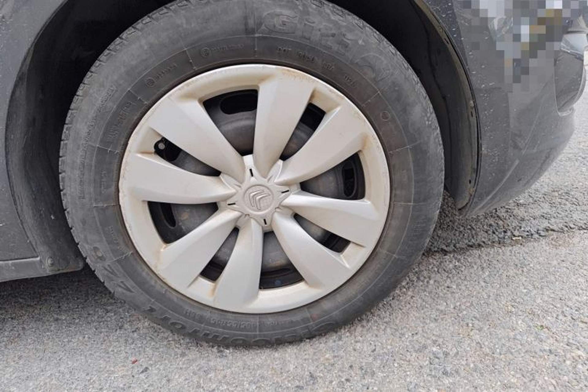 Used Citroen Elysee 2015 Zhishang Edition 1.6L Manual Fashion Model Right Front Wheel Hub