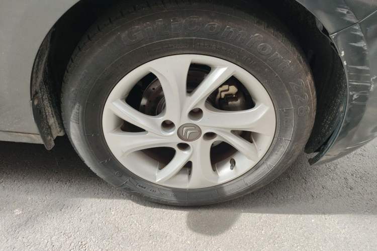 Used Citroen Elysee 2015 Zhishang Edition 1.6L Manual Fashion Model Right Front Wheel Hub