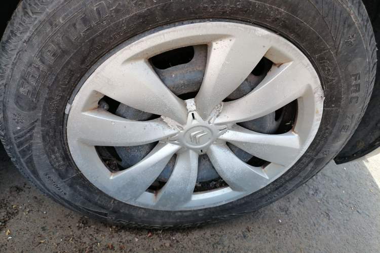 Used Citroen Elysee 2015 Qishang Edition 1.6L Automatic Fashion Model Right Front Wheel Hub